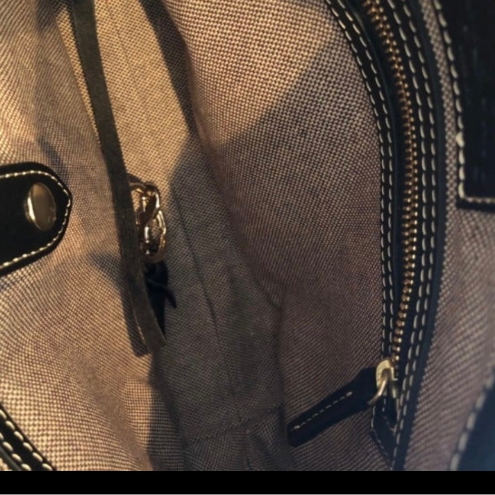 Dooney and Bourke Cross body - Picture 6 of 8